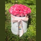 Букет из 25 роз Revival в белой коробке
