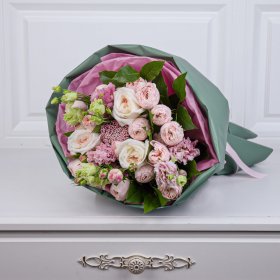 Букет из садовых и кустовых  роз "Жанна"