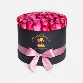 Коробка с розовыми розами "Жизель Black"