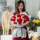 Букет из 75 красно-белой голландской розы 50 см