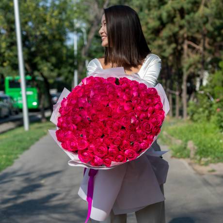 Букет из 101 малиновой розы 70 см