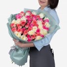 Букет из 51 разноцветной розы 70 см