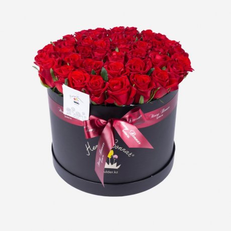 Букет из красных роз в черной коробке "Red paris"S
