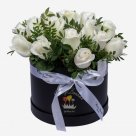 Коробка с элегантными розами  "Белый шоколад S"